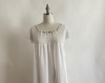 1920s /1910s White Crochet & Lace Cotton Empire Waist Nightgown with Capped Sleeves