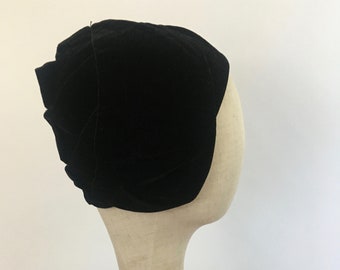 1930s Black Rayon Velvet Cloche/slouch 