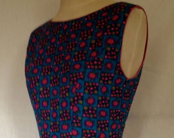 Pretty Vintage 1960s/60s Sleeveless Azure Blue/Pink Apple Print Dress with Pink Piping