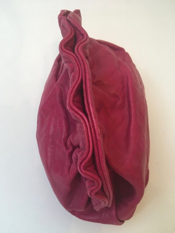 80s Soft Leather Fuschia Slouchy Clamshell Clutch… - image 2
