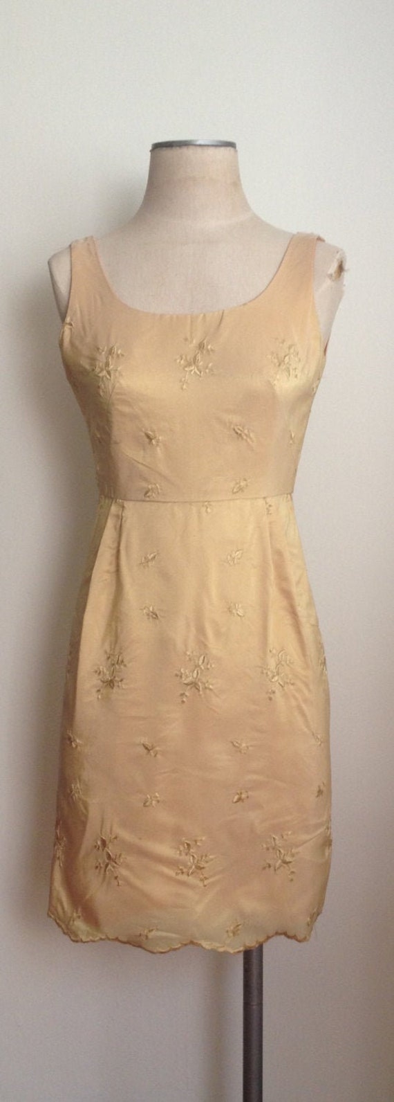 60s Gold Embroidered Cocktail Shift Dress/23" wai… - image 1