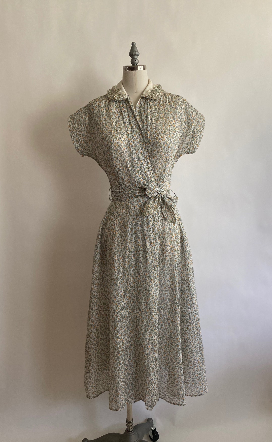 1930s Gorgeous Semi Sheer Floral Linen/cotton Wrap Dress With - Etsy Canada