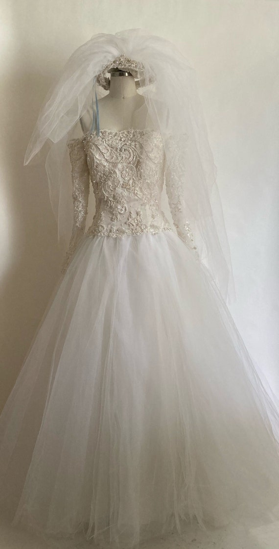 90s Gold Label Vera Wang Long Sleeve off Shoulder Sequin, Pearl, Lace &  Tulle Ballgown Wedding Dress With Veil and Short Train/apl -  Norway