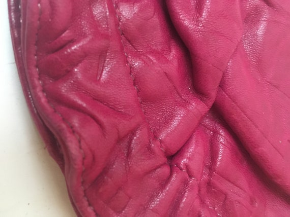 80s Soft Leather Fuschia Slouchy Clamshell Clutch… - image 6