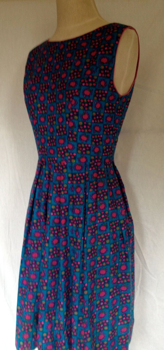 Pretty Vintage 1960s/60s Sleeveless Azure Blue/Pin