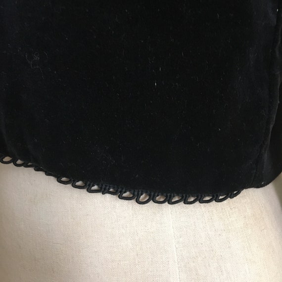 80s Black Velvet Cropped Jacket with Shawl Collar… - image 4