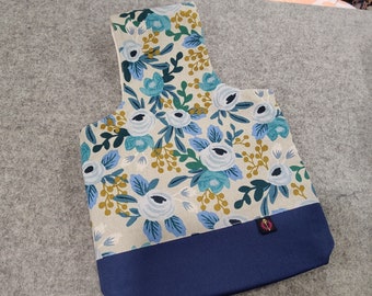 Small knitting bag. Simple project wristlet bag with pocket. Handmade floral print bag.