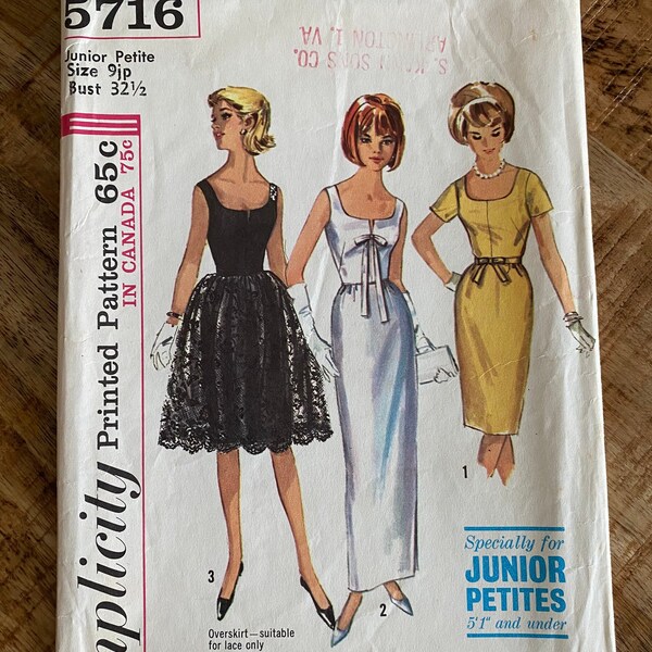 Vintage 1960s Sewing Pattern - Simplicity 5716 - Dress