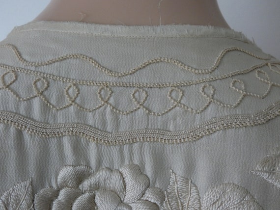 Robe Kimono Vintage Années 1920 Style Chinois - Soie Brodée De Fleurs - Taille Unique - Très Bon état