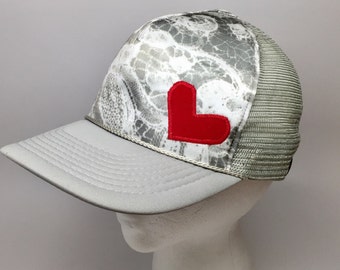 Puttin się miłość do świata kapelusz!