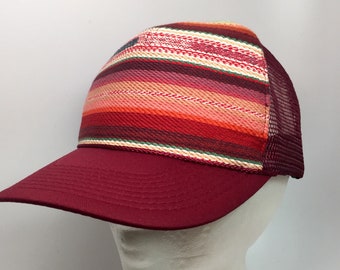 Tkana bawełniana naszywka na jagody/kasztan Trucker kapelusz.