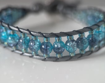 Pulsera mediana de cristal checo y cuero