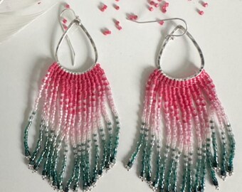 Boucles d'oreilles roses et vertes à franges