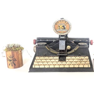 Vintage Toy Typewriter : De Luxe Dial Child's Tin Typewriter ---Writer's Shelf Kids Room Swag
