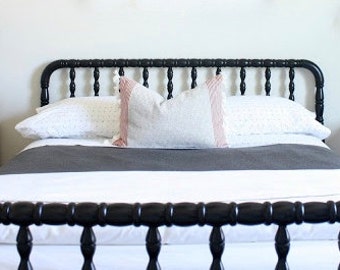 Jenny Lind Full size bed /black /Standard full size/spindle bed