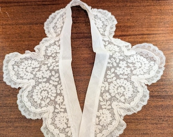 Vintage 1940s Style White Lace Collar -  Scalloped Lace Edging - Sewing Dressmaking Supplies, Costume, Period Clothes - Sew-on Collar