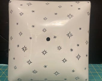 Mid-Century Modern Square Deckenleuchte aus weißem Glas mit Starburst-Muster