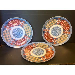 3 piatti da insalata Imari da 21,5 cm (8,5"), Smithsonian Institution, Giappone, condizioni eccellenti.