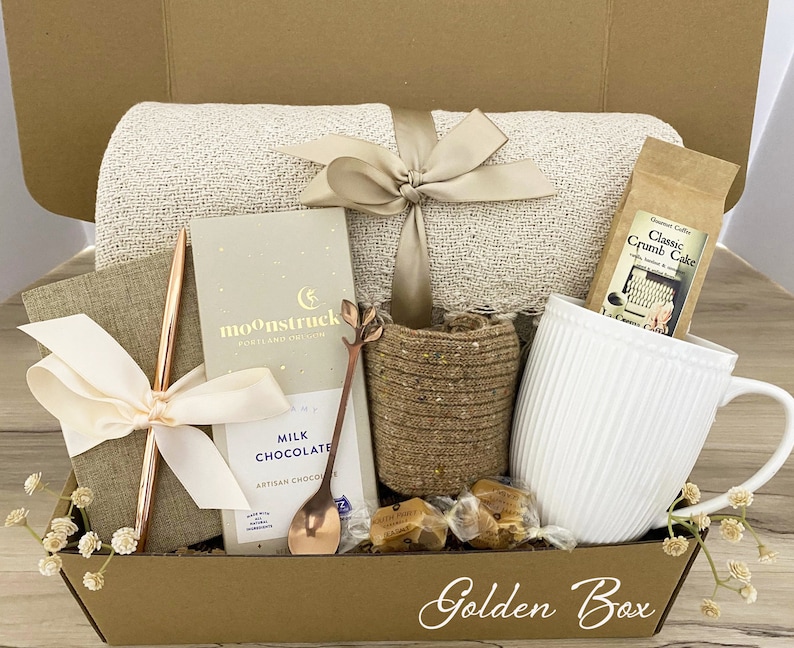 New Mom Spa Gift Box, New Mom Care Package, Self-Care Gift For New Mom, New Baby Gift, Mom Encouragement Gift, New Baby Gift Box, Baby Gift Golden Box
