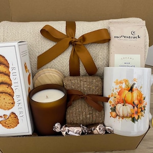 Halloween Boo Box for her, Halloween Gift box for Daughter, Fall Gift Box, Halloween Gift Box with Pumpkin Light, Boo Box for Girlfriend