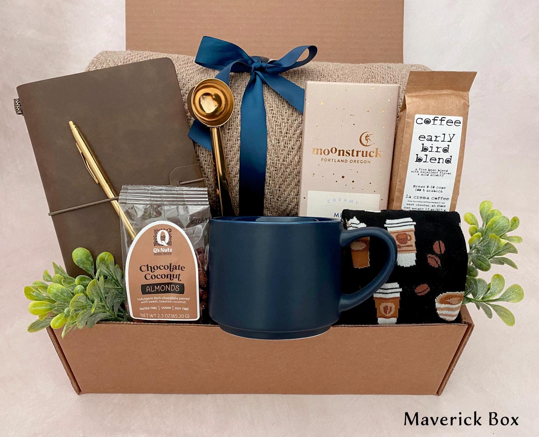 Smartbox - Charming Gift Box - Couple's Gift Idea - 1 Night With Breakfast For 2 People