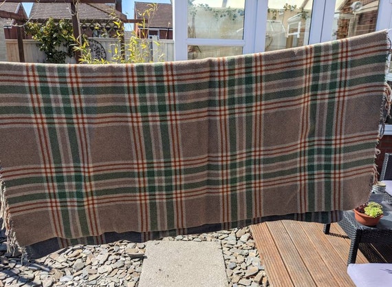 Lovely vintage wool picnic blanket / throw