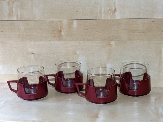 Set of four retro burgundy glass and play mugs