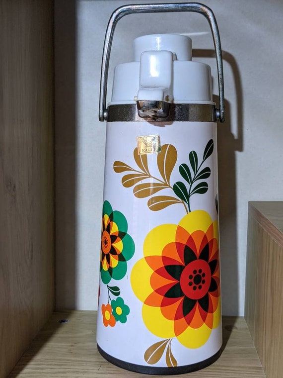 Retro eagle flask with dispenser
