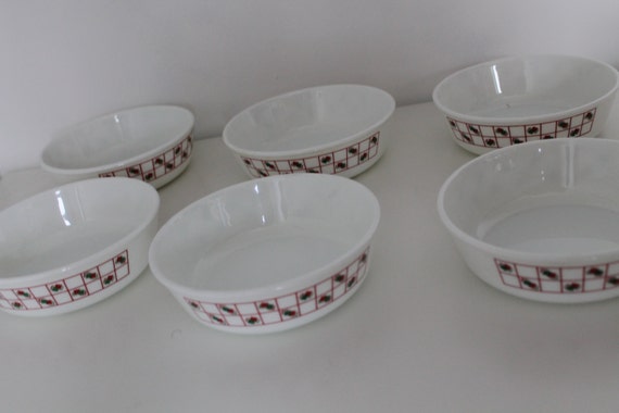 Set of 8 Pyrex Breakfast Bowls Dishes 80s pattern Red White Green