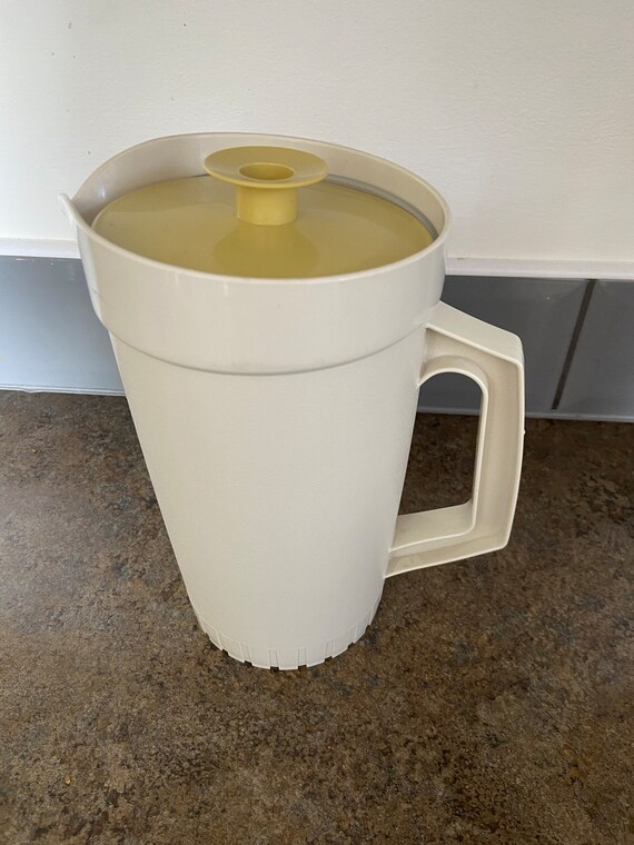 Cream Tupperware Picnic Style Lidded Jug