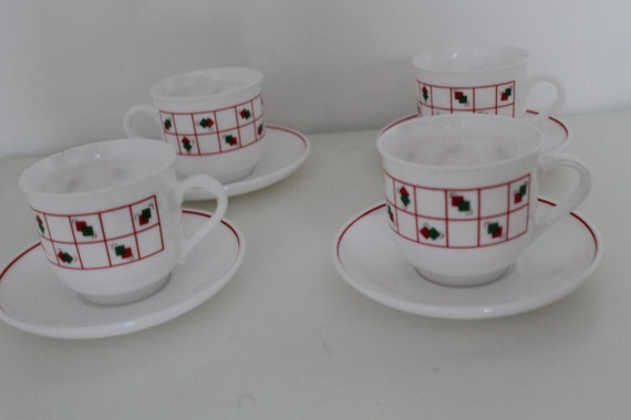Set of 4 Pyrex Cups and Saucers pattern Red White Green