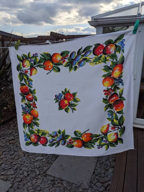 lovely vintage White floral / fruit tablecloth