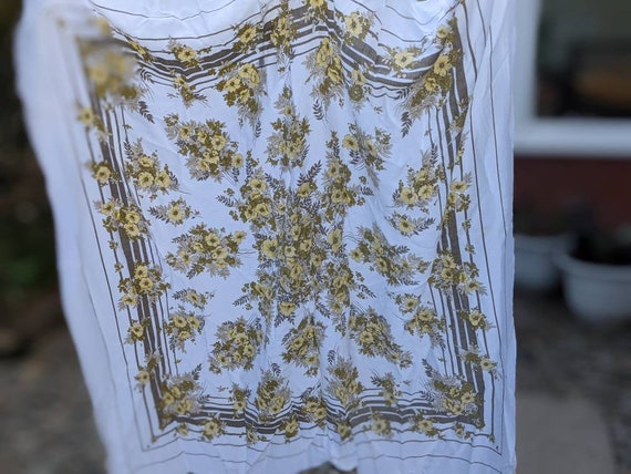 Lovely Vintage White Floral Tablecloth