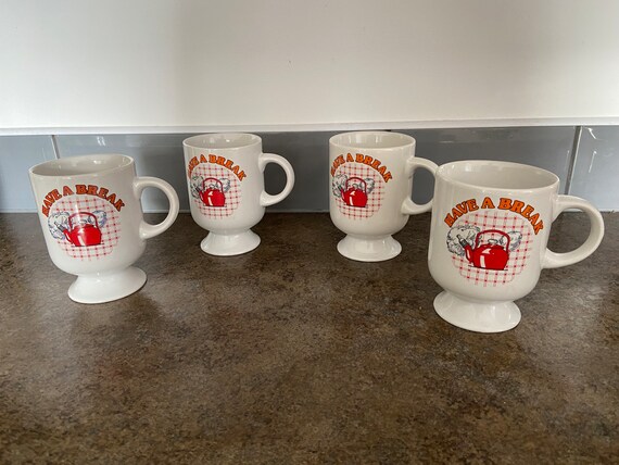 Kitsch set of 4 retro mugs