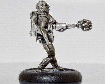 Sci Fi Miniature - Tattoo Artist - 28mm Unpainted - STF01