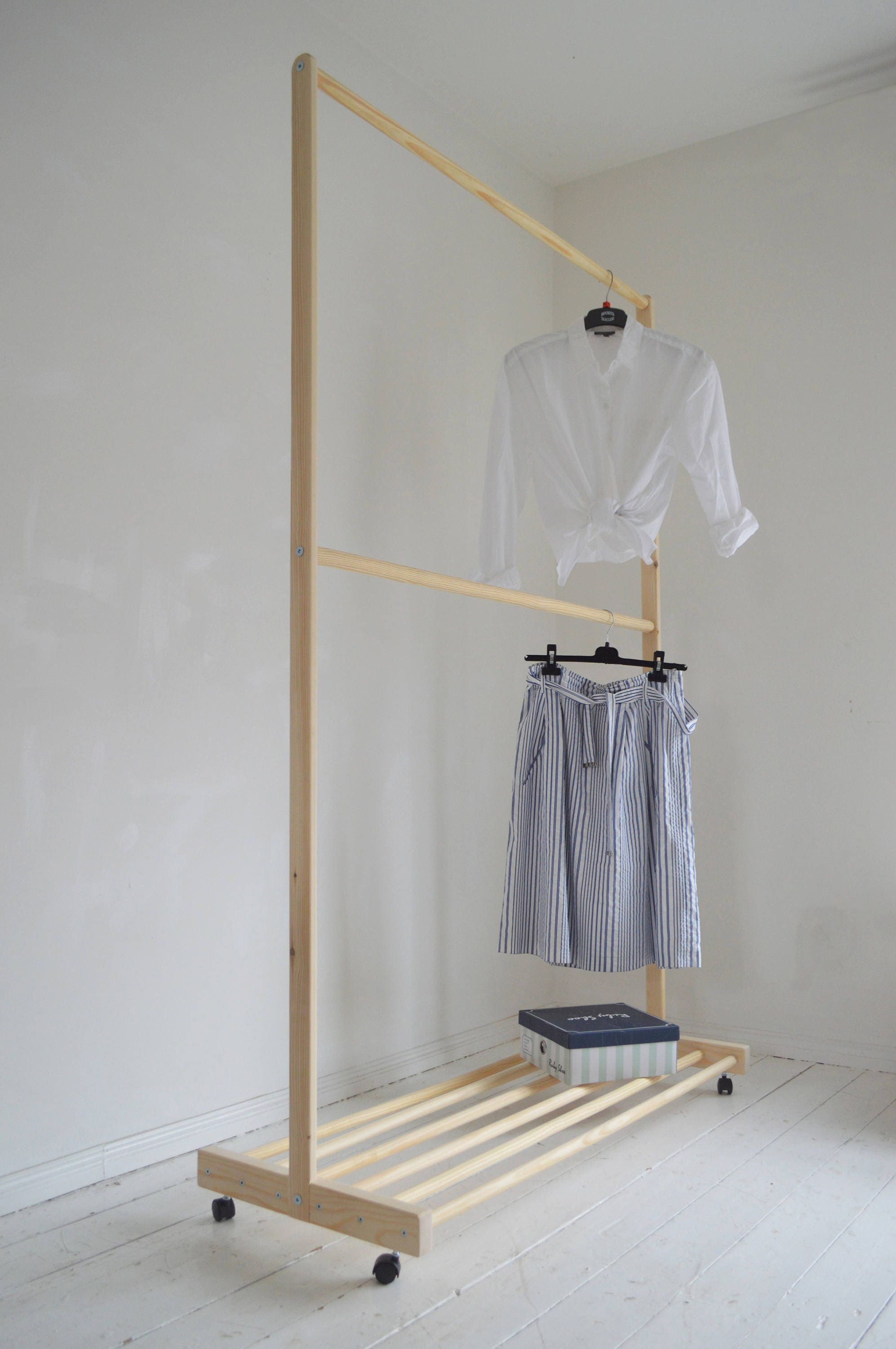 Вешалка для одежды из труб. Сделать вешалку напольную для одежды своими руками. Вешалка для одежды из дерева. Вешалка для одежды. Вешалка напольная foppapedretti snake 90.