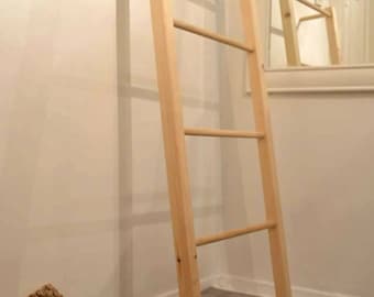 Escalera de madera decorativa para el hogar como toalla, ropa y secadora perfectas