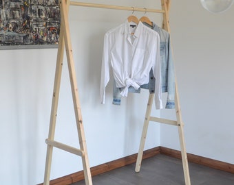 Fait à la main, bois naturel, porte-vêtements, tringle à vêtements !