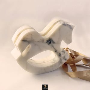 DONDOLO (cheval à bascule) Ajoutez une touche de classe et de sophistication à vos espaces