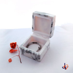 Portagioielli LUXURY G3 vero marmo Calacatta ARABESCATO, scatola collana,fedi matrimonio, fidanzamento. immagine 1