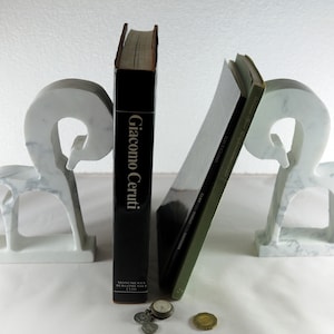 Etrusque – Carrara marble bookends | Design Roberto Tagliazucchi | Limited edition 24 pieces | Art & functionality