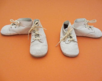 two pairs of vintage Ideal leather high top baby shoes size 3M white first walking shoes antique baby shoes old school baby shoes white