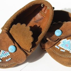 Vintage Baby Moccasin Wildleder Perlen Türkis echte Mokassins für Babys Handgemacht Mokassins Weiche Mokassins Hochwertige Mokassins mit Perlen