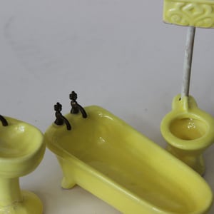 Vintage Badezimmer Puppenhaus Möbel Miniatur Badewanne Wc Gelb Porzellan Clawfoot Wanne Sockel Waschbecken Wasserhahn Mid Century Modern MCM