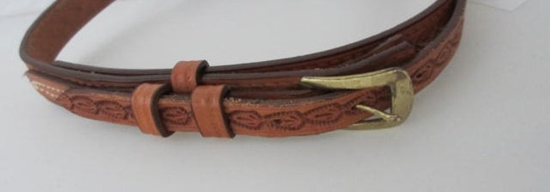 vintage tooled leather western Ceintures leather belt. Size 24 image 1