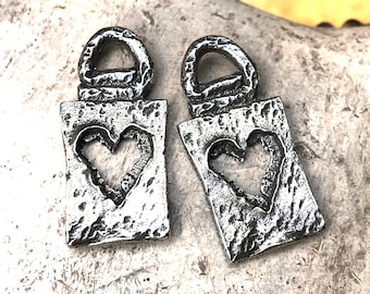 Dijes de corazón artesanales hechos a mano para creadores de manualidades, componentes de joyería únicos hechos a mano, metal de peltre fundido a mano - 319-CP