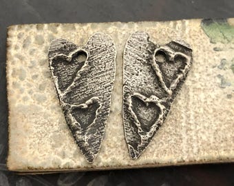 Dijes en forma de corazón, acabado envejecido, revestimiento, peltre, metal, fundido a mano, hecho a mano, metal, plata