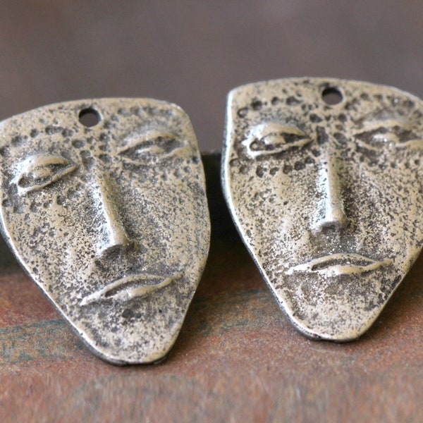 Charmes de masque facial de style tribal primitif fabriqués à la main pour boucles d'oreilles et colliers, composants de fabrication de bijoux de bricolage fabriqués artisanaux, étain - 211-CD