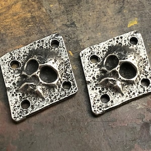 Skull Connector Charms, 20mm, Earring Findings, Handcrafted Jewelry Making Supplies, Pewter Charms 149-CD