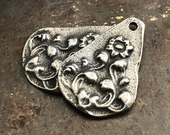 Blumen Anhänger, gealtert Finish, 22 mm, Floral, Ohrring Zubehör, Ohrring Zubehör, Handarbeit, Schmuck Zubehör, Zinn